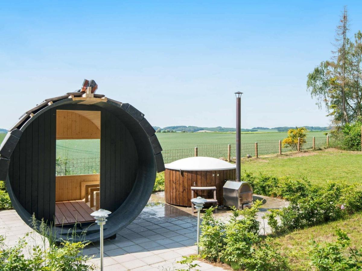 10 Person Holiday Home In Glesborg الغرفة الصورة