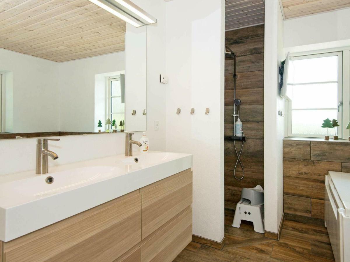 10 Person Holiday Home In Glesborg المظهر الخارجي الصورة