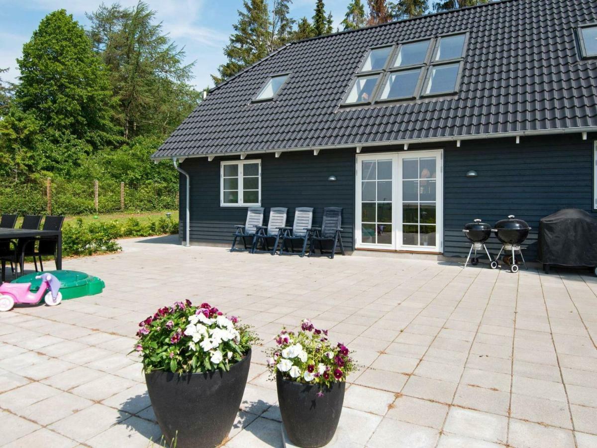 10 Person Holiday Home In Glesborg المظهر الخارجي الصورة